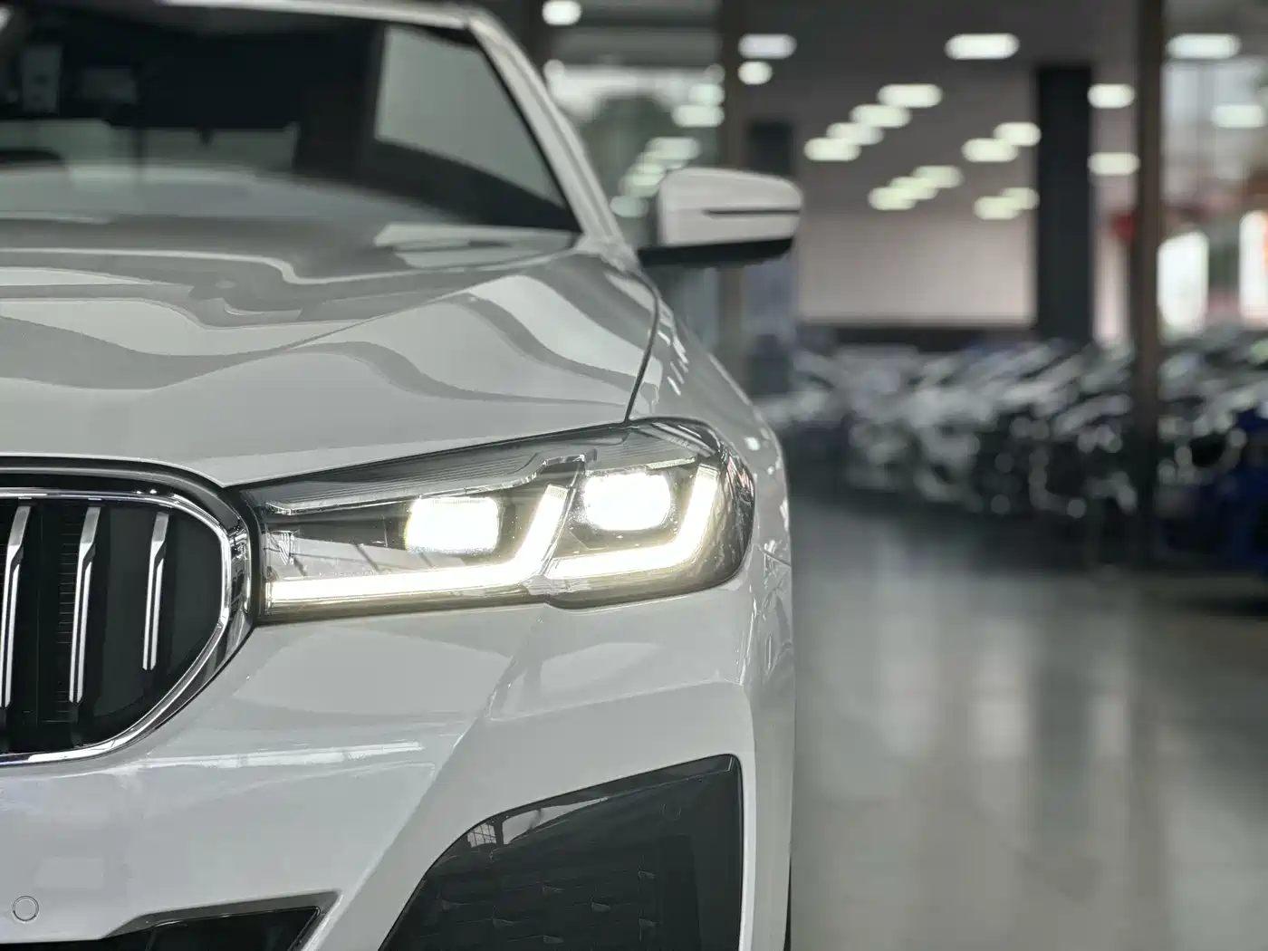 BMW 5 Series 2021 525Li M Sport Package фото 13