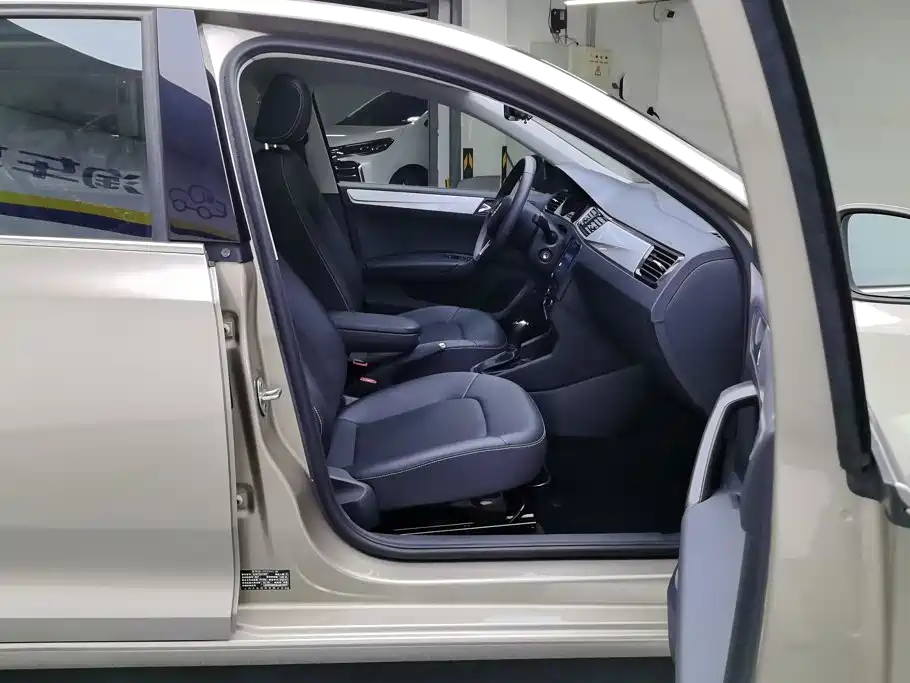Фото 8 - Škoda Rapid