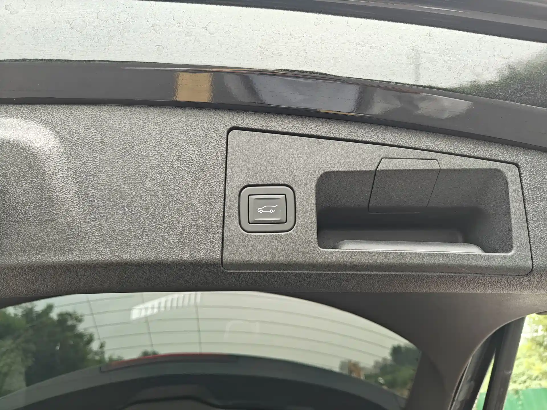 Photo 12 - Cadillac XT4
