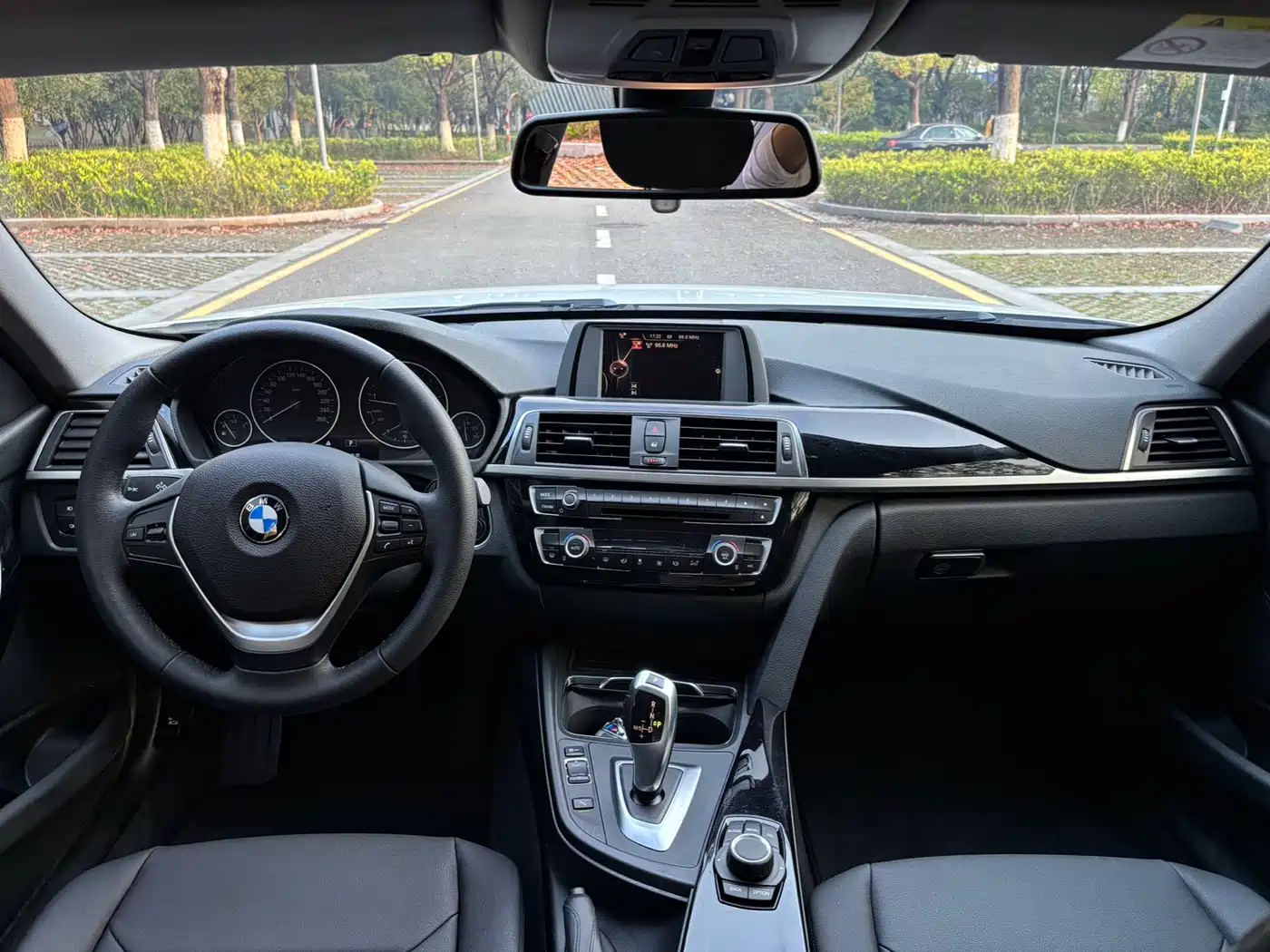 BMW 3 Series 2017 320Li Fashion фото 8