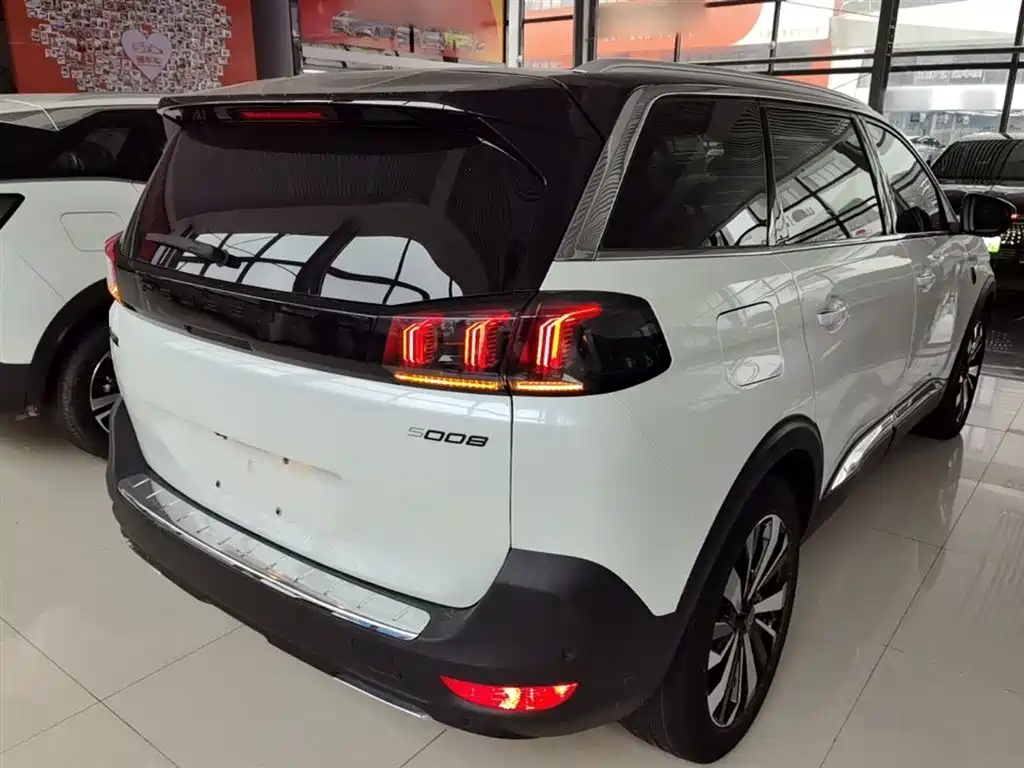 Peugeot 5008 2023 400THP Flagship Honor Edition 7-seater фото 7