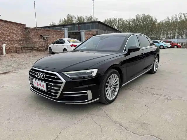 AUDI A8