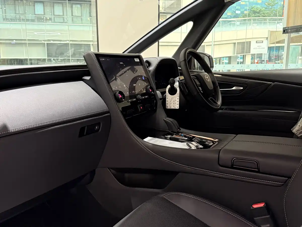 Toyota Vellfire 2025 Crown Hybrid 2.5L Ink Gold Executive Edition фото 7