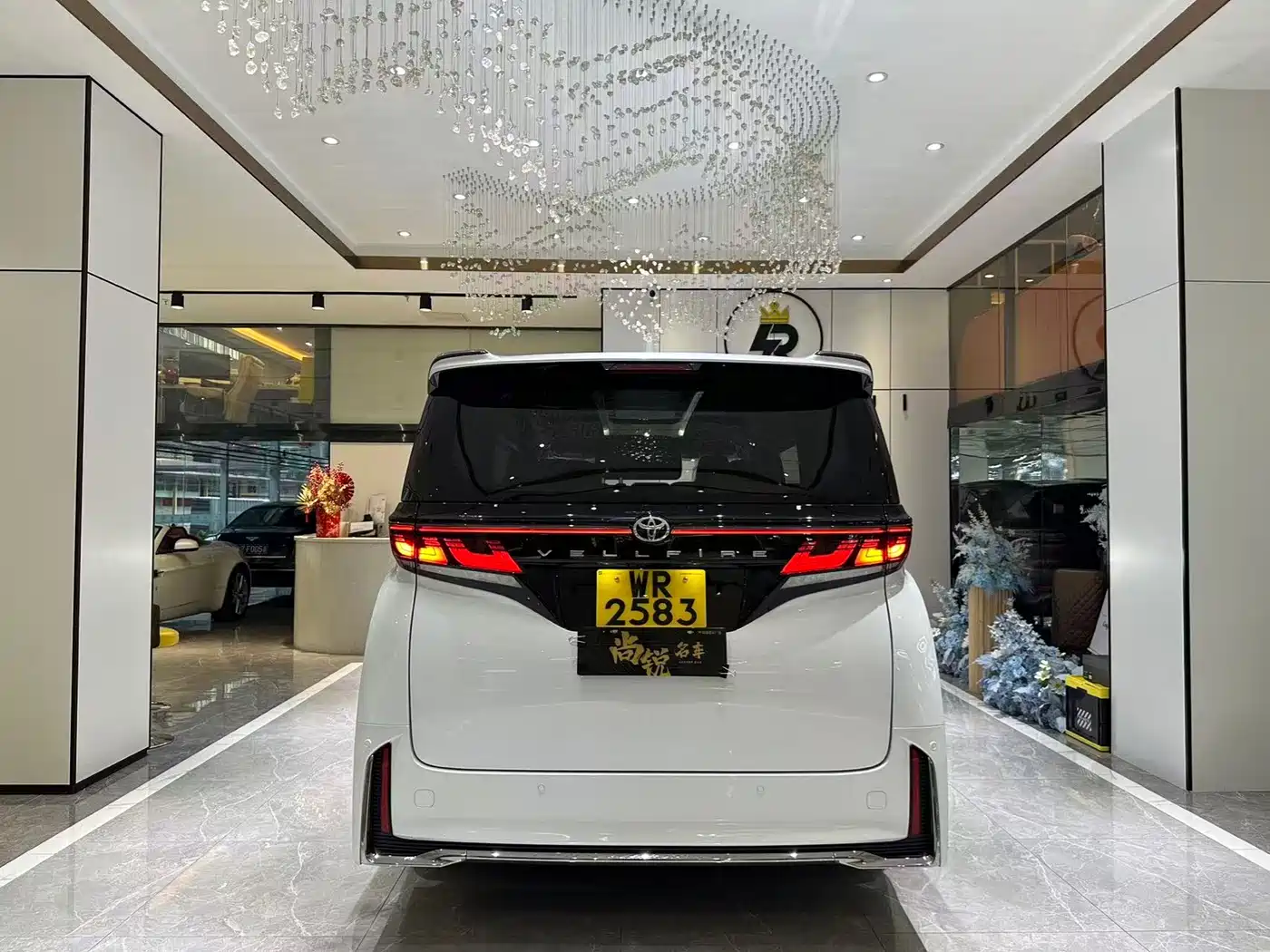 Toyota Vellfire 2025 Crown Hybrid 2.5L Ink Gold Executive Edition фото 18