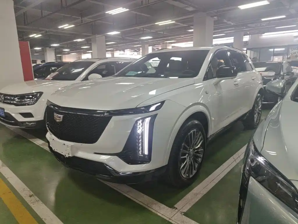 Фото 1 - Cadillac XT5