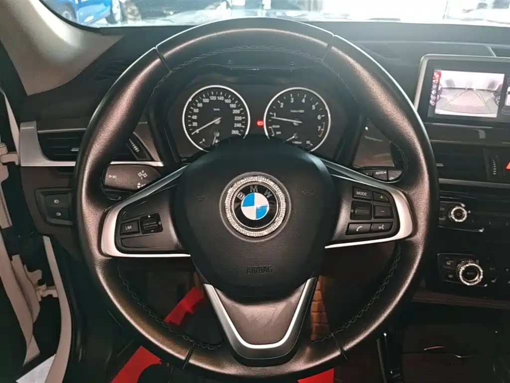 BMW X1 2016 sDrive20Li Luxury Model фото 11