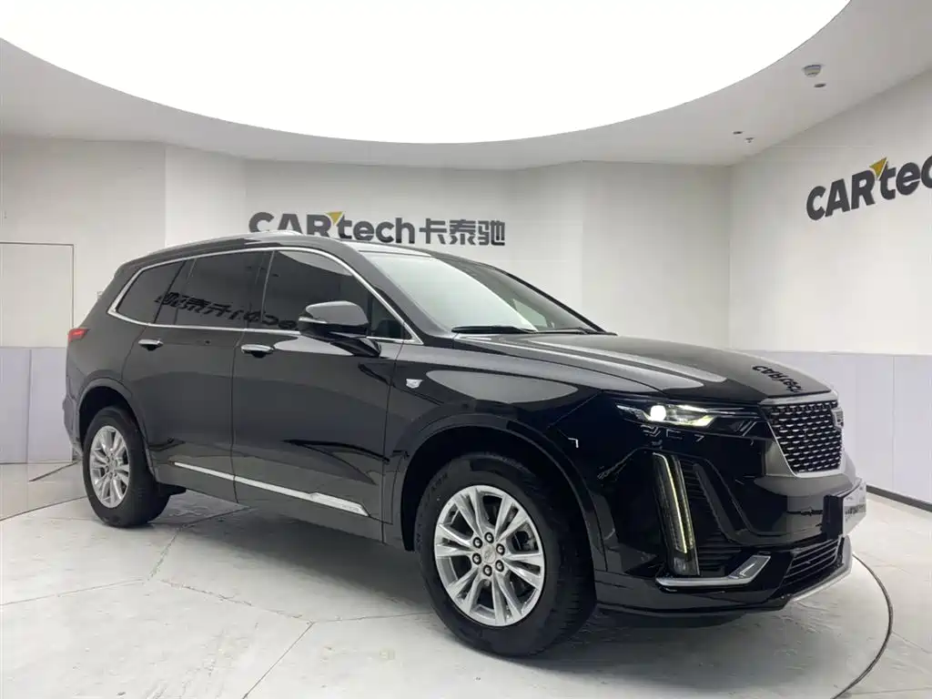 CADILLAC XT6