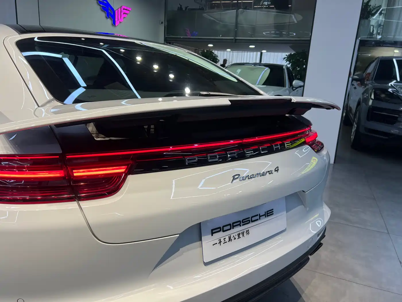 Porsche Panamera 2017 Panamera 4 Executive Long Wheelbase 3.0T фото 18
