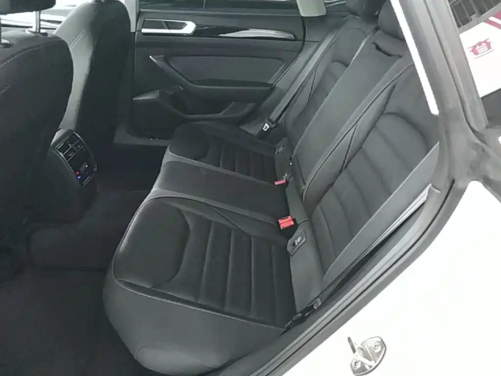 Volkswagen FAW-Volkswagen CC 2021 Shooting Brake 380TSI Hunter Heart Edition фото 17
