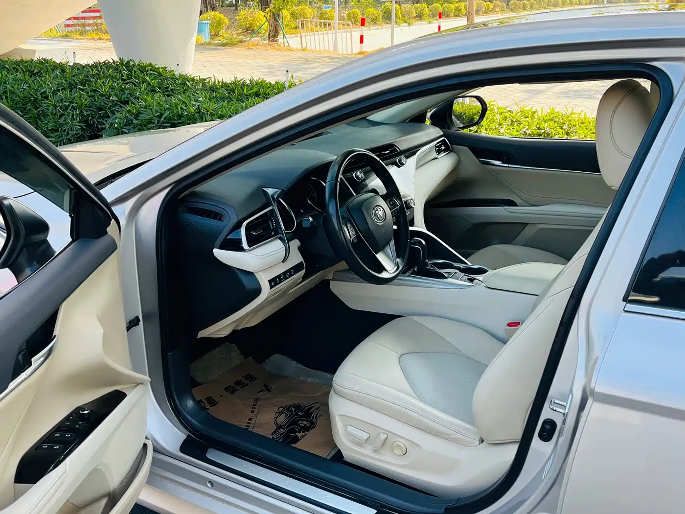 Toyota Camry 2019 Hybrid 2.5HG Luxury Edition China V фото 10