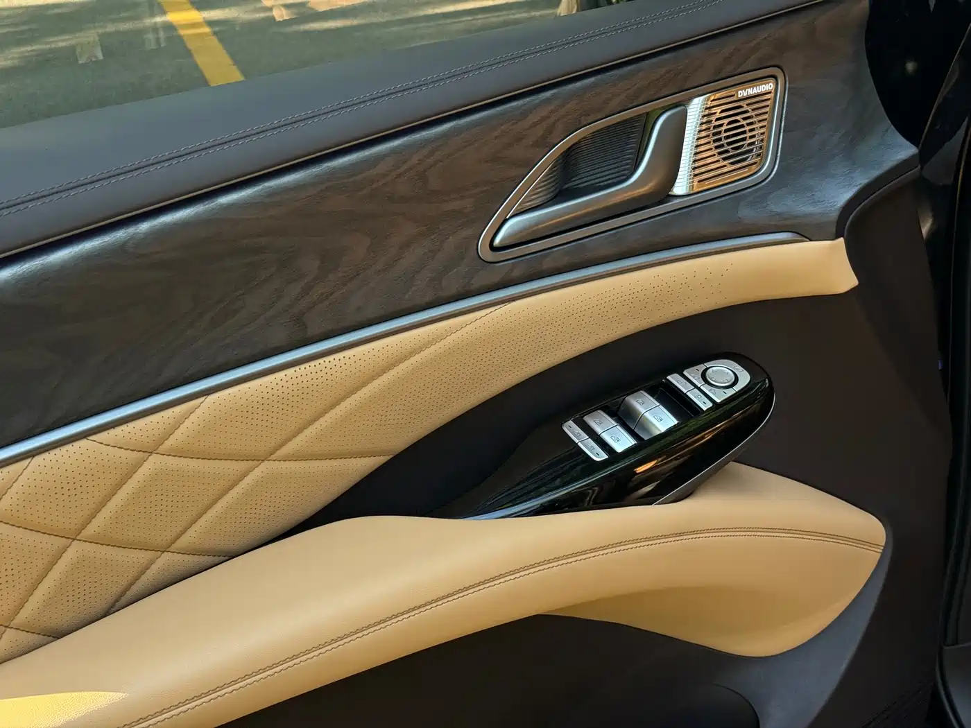 Denza D9 2025 2024 DM-i 980 AWD Premium
