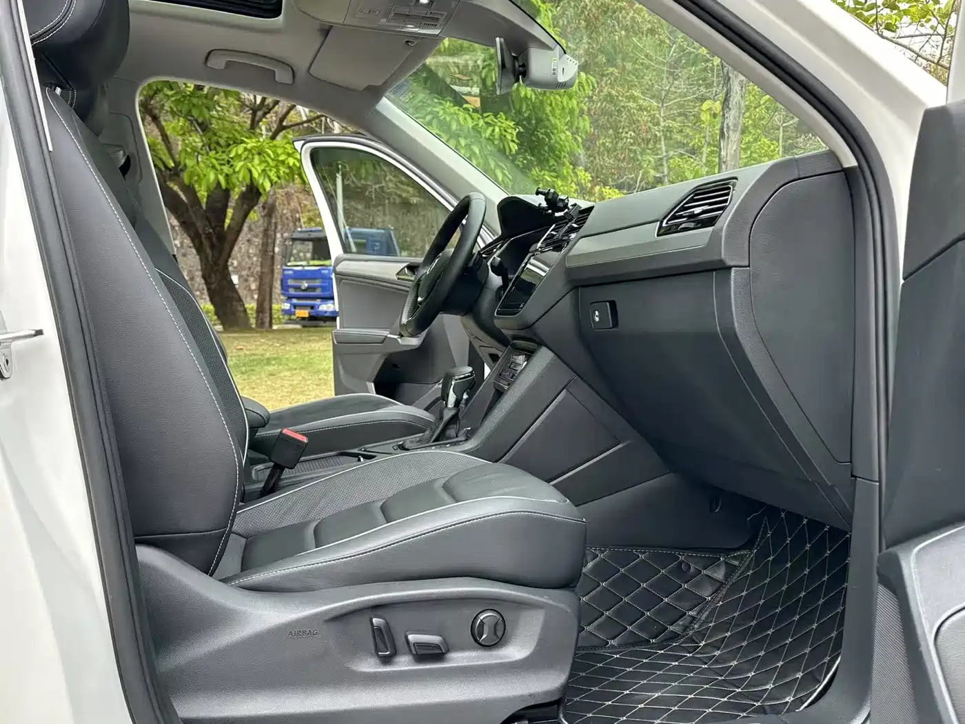 VOLKSWAGEN TIGUAN L NEW ENERGY