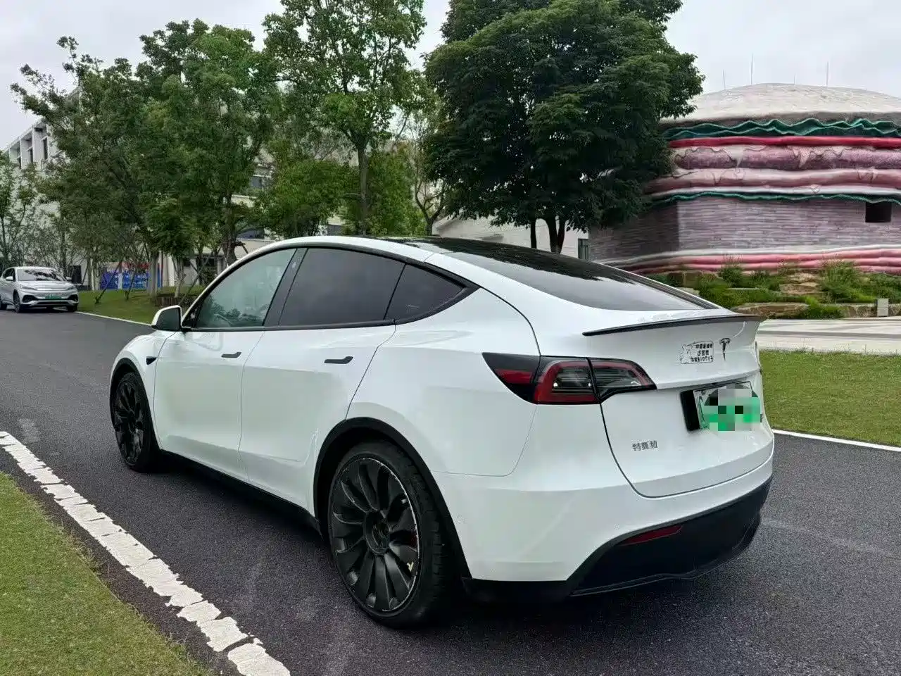 Photo 7 - Tesla Model Y