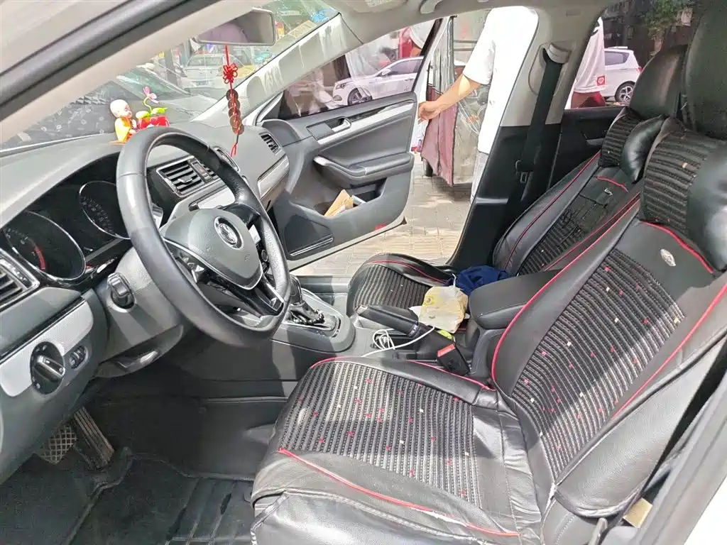 Volkswagen Sagitar 2015 230TSI Automatic Comfort фото 8