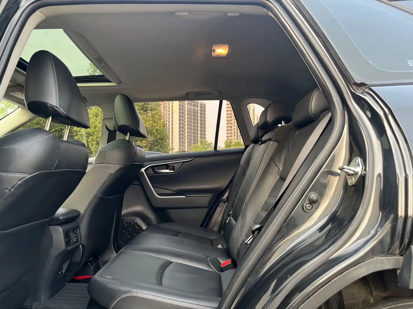 Toyota RAV4 Rongfang 2021 Facelift Hybrid 2.5L E-CVT 4WD Elite PLUS фото 6
