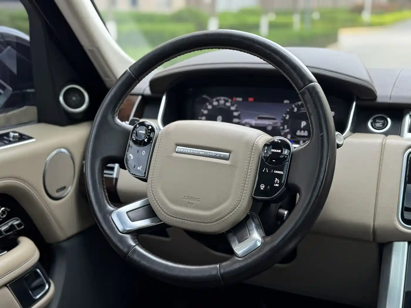 Land Rover Range Rover 2021 3.0 L6 Heritage Extended Classic Edition фото 10