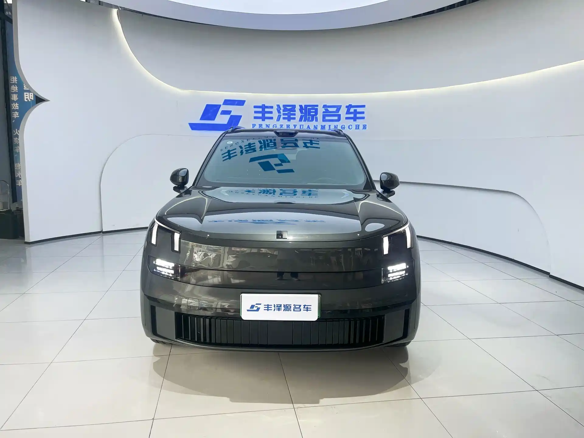 Фото 2 - Lynk & Co 900