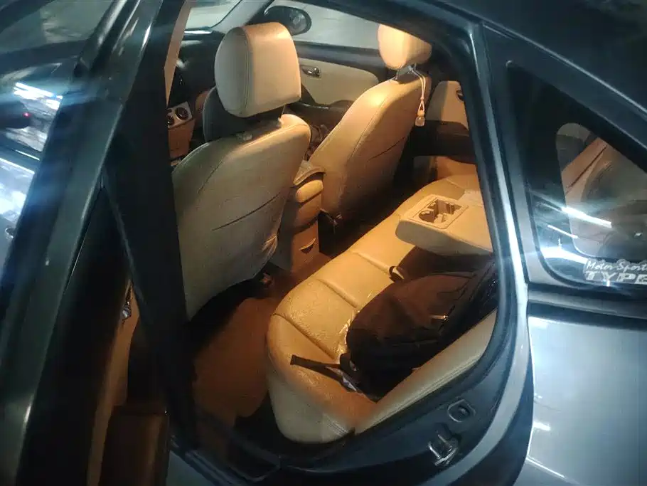 Hyundai Elantra 2011 1.6L Manual Luxury фото 11