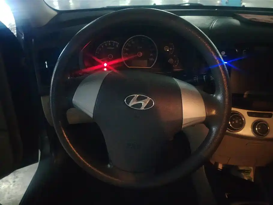 Hyundai Elantra 2011 1.6L Manual Luxury фото 15