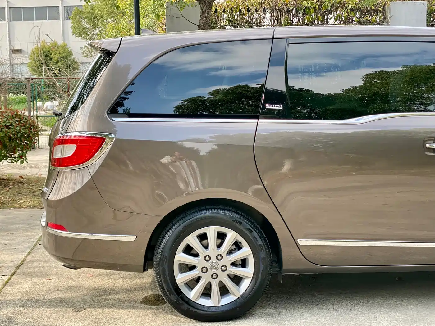 Buick GL8 2013 3.0L XT Luxury Business Flagship Edition фото 3
