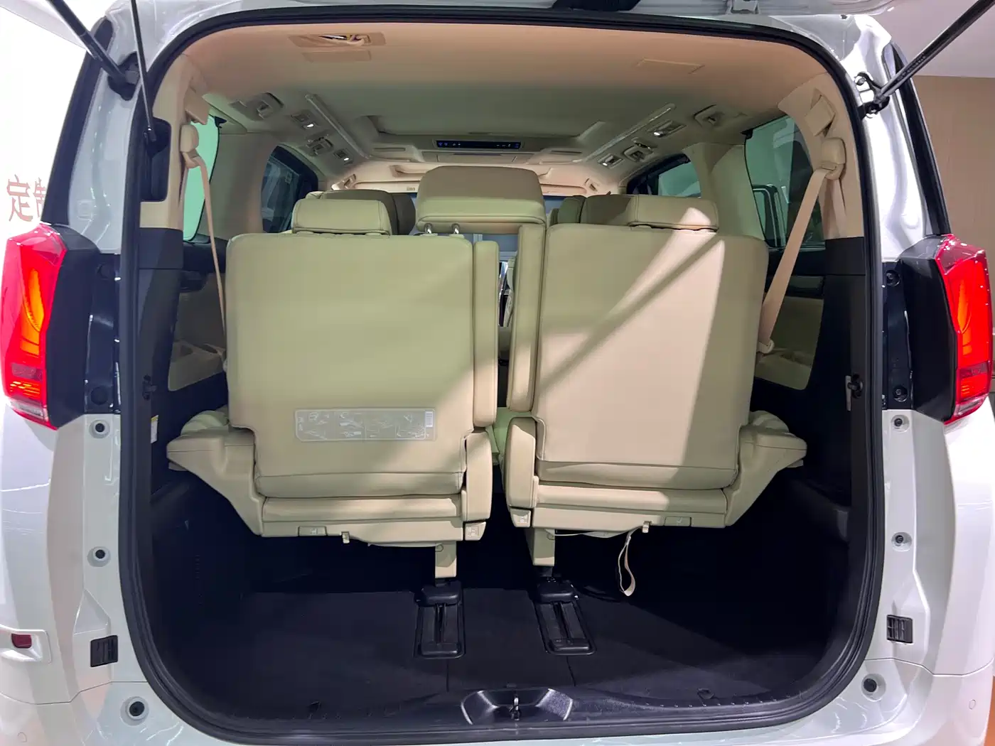Toyota Alphard 2023 Dual Hybrid 2.5L Ultimate Gold Edition фото 16