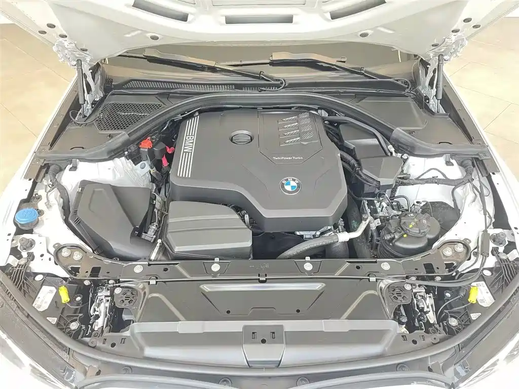 BMW 3 Series 2024 325i M Sport Package фото 15
