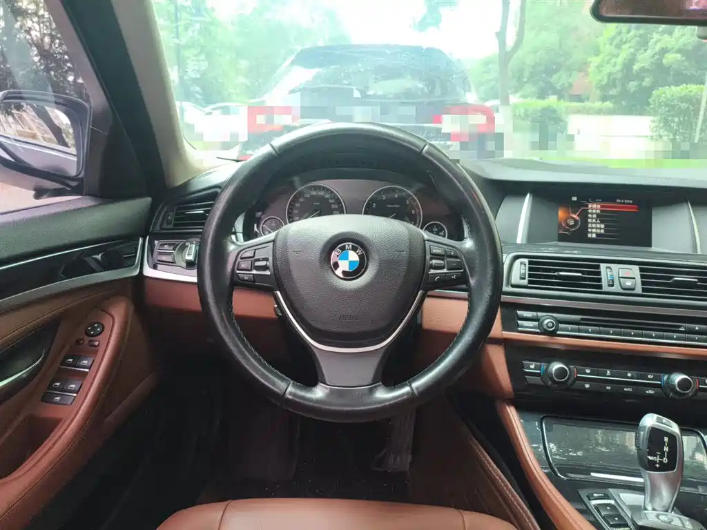 BMW 5 Series 2017 520Li Classic Edition фото 11
