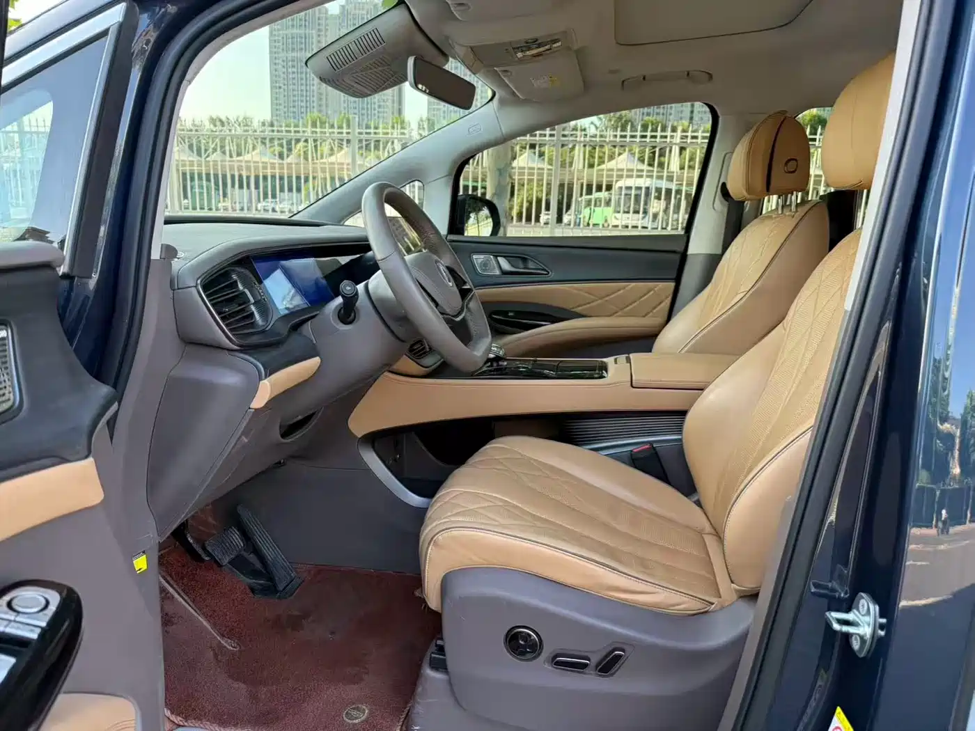 Denza D9 2022 DM-i 970 AWD Flagship фото 4