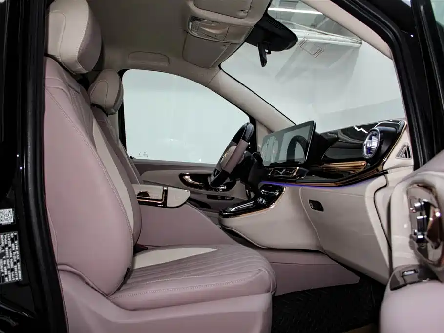 Mercedes-Benz Vito 2024 2.0T Business 8-Seater фото 18