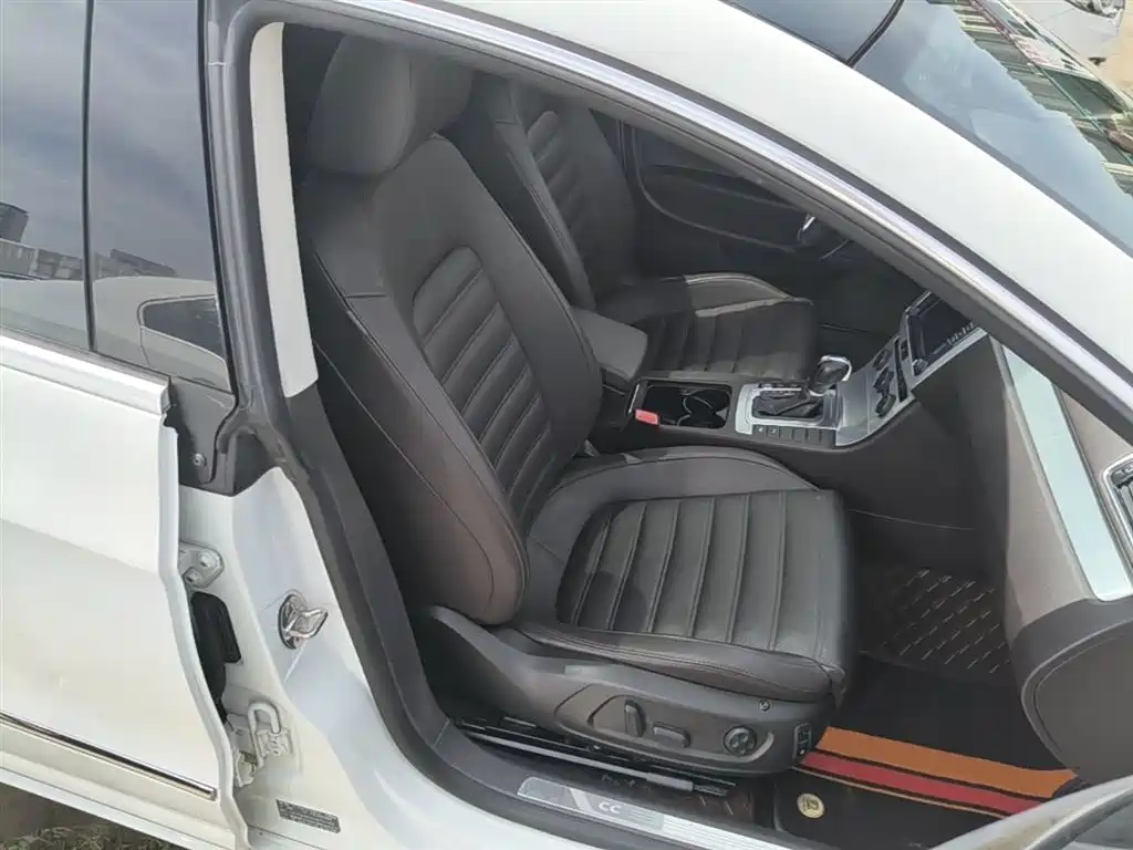 Volkswagen FAW-Volkswagen CC 2018 1.8TSI Luxury фото 25
