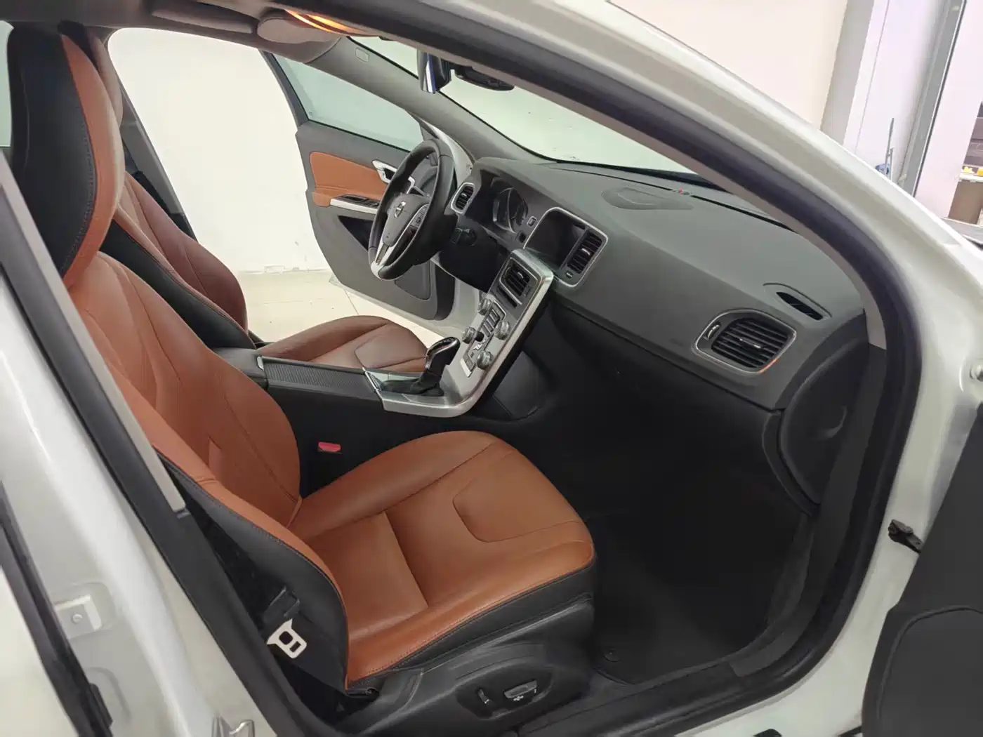 Фото 9 - Volvo S60
