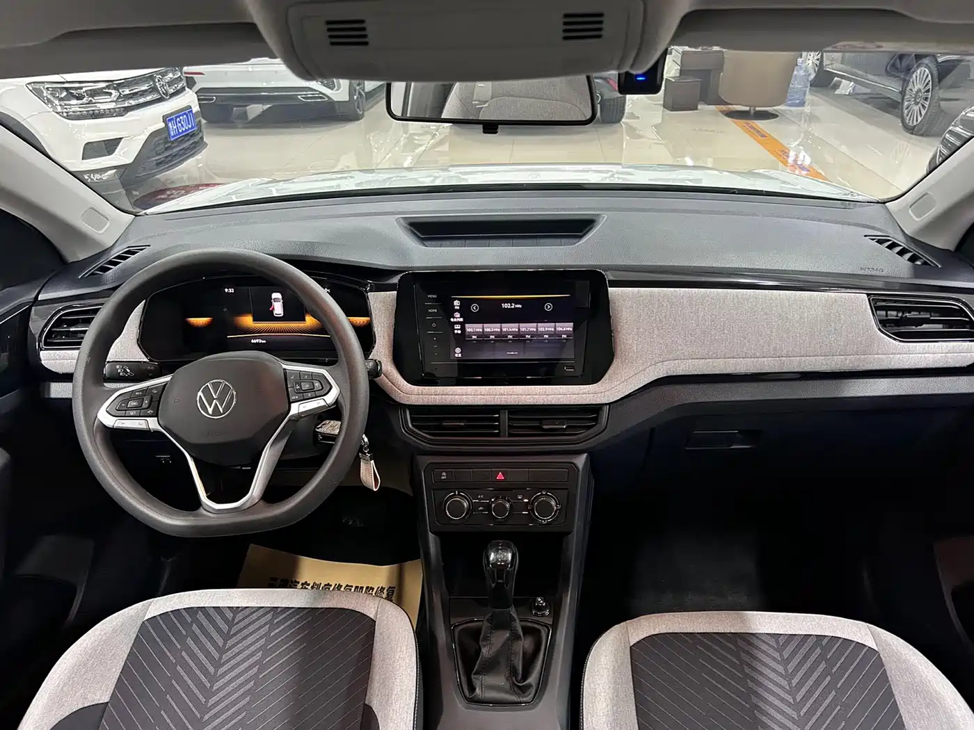 Volkswagen Tharu 2025 Model Rising Star 1.5L Advance Edition фото 6