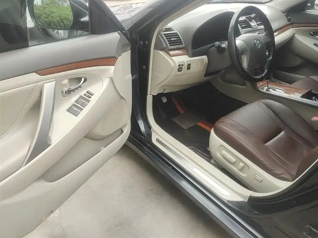 Toyota Camry 2013 200G Classic Luxury Edition фото 16