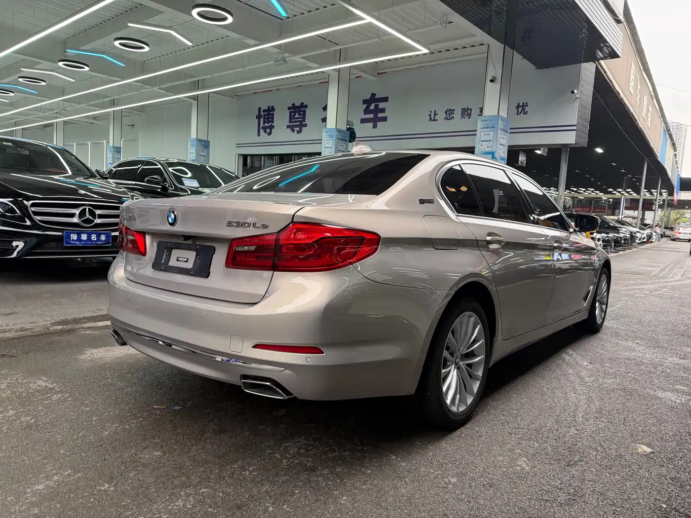 BMW 5 Series New Energy 2019 530Le Luxury Package фото 21