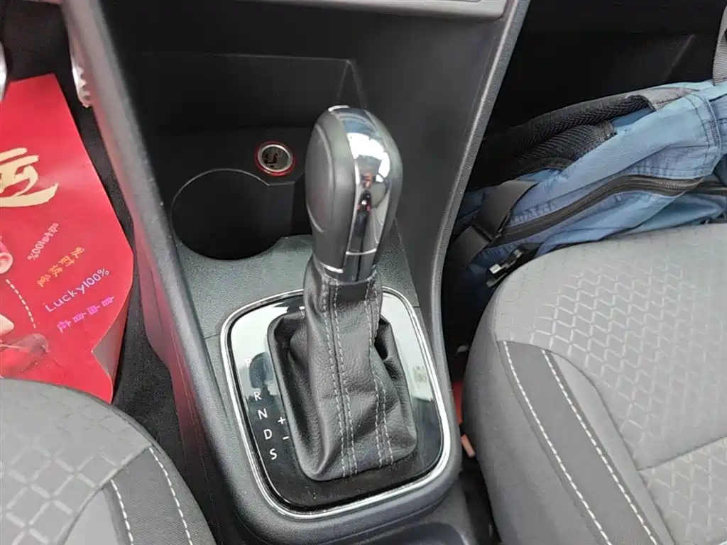 Volkswagen Polo 2014 1.6L Cross Polo Automatic фото 14