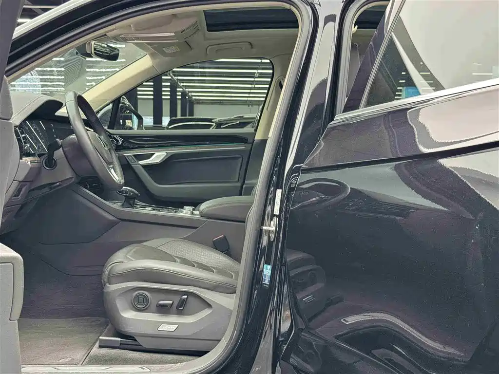 Volkswagen Touareg 2019 3.0TSI Sharp Edge Edition China VI фото 8