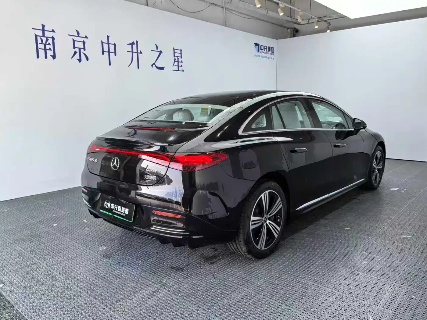 Mercedes-Benz EQE 2025 Model 500 4MATIC Luxury Edition фото 6