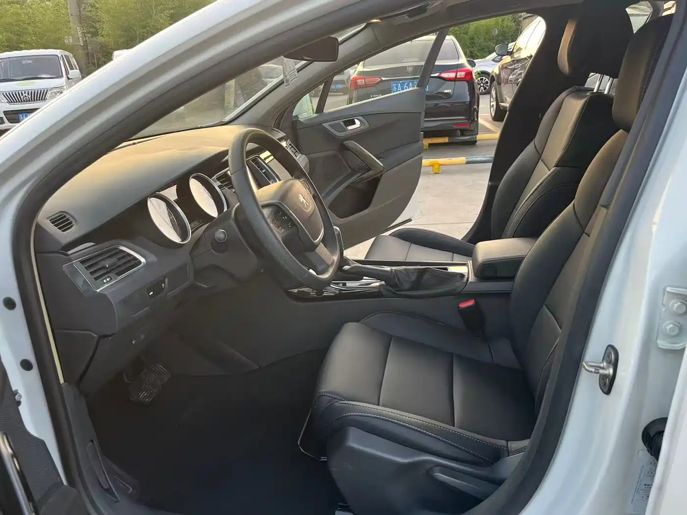 Peugeot 508 2015 2.0L Automatic Zhiyi Edition фото 4