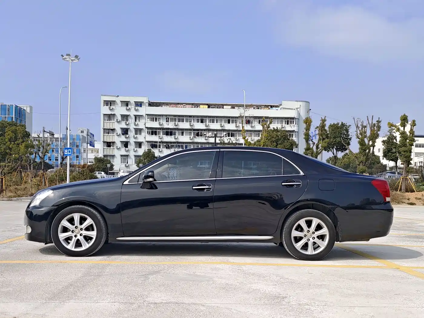 Toyota Crown 2010 3.0L Royal Saloon фото 2