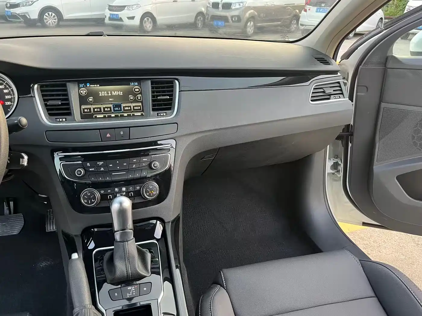 Peugeot 508 2015 2.0L Automatic Zhiyi Edition фото 8