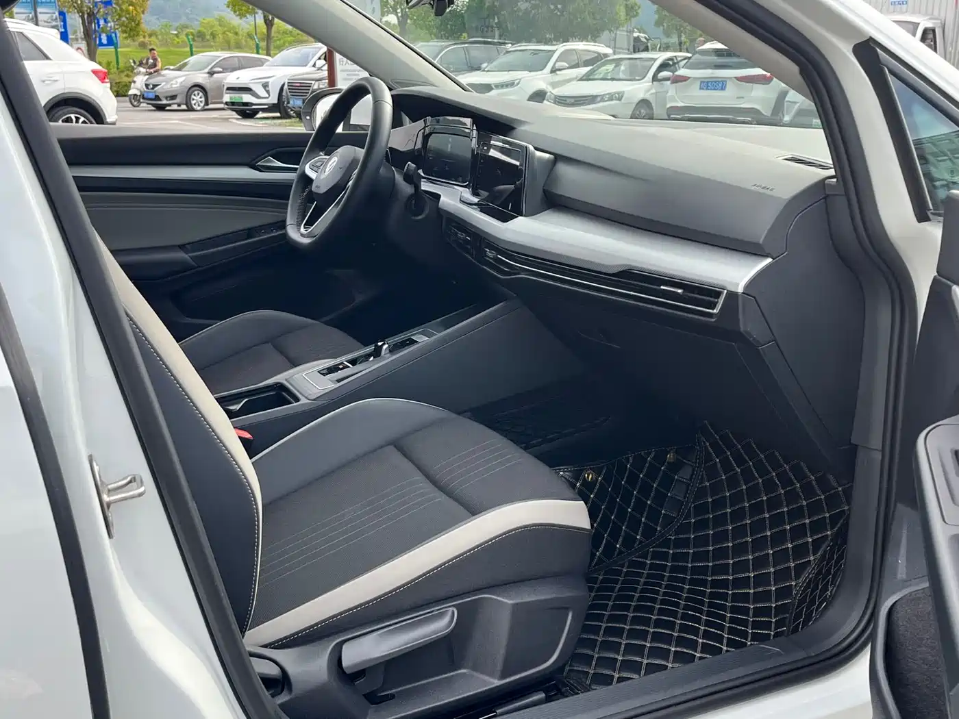 Volkswagen Golf 2023 280TSI DSG Pro фото 11