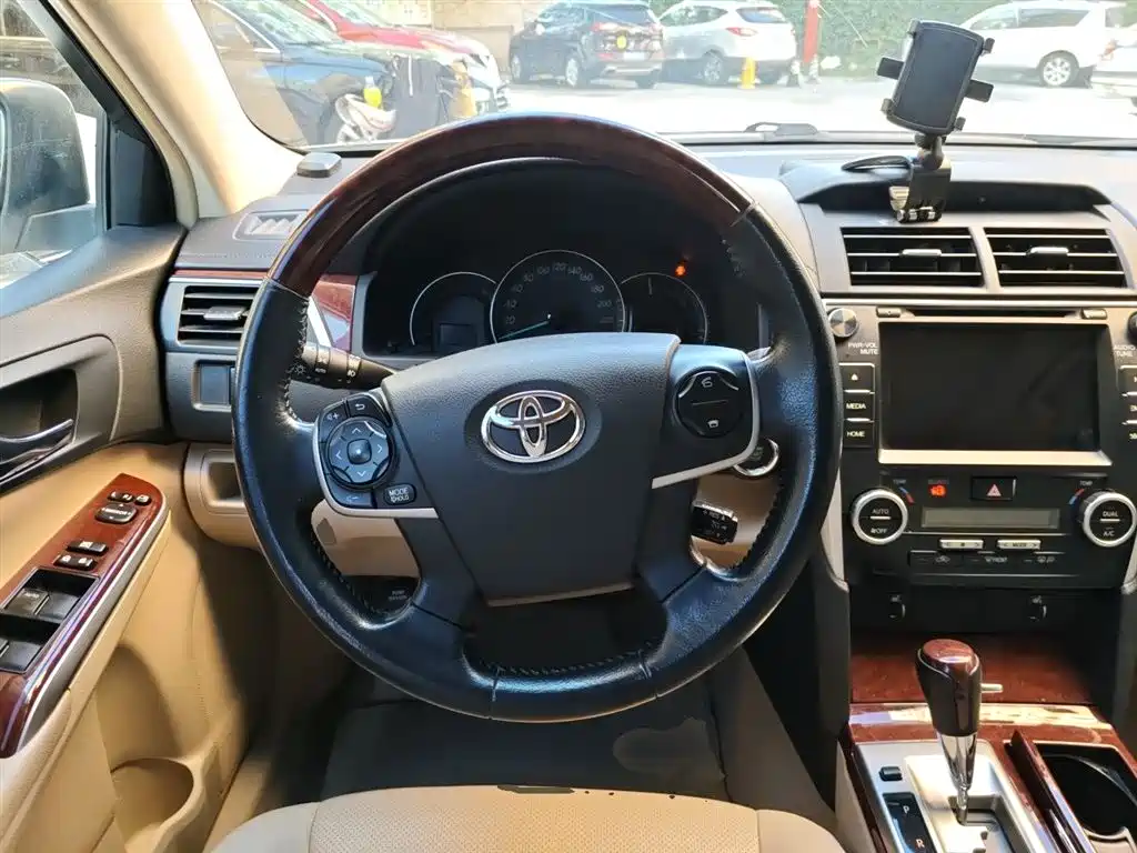 Toyota Camry 2012 2.5G Luxury Edition фото 11