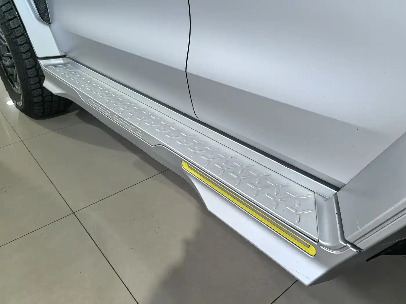 TANK CO CREATION TANK 300