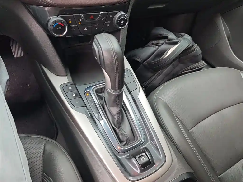 Chevrolet Malibu 2016 2.0L Automatic Luxury фото 14