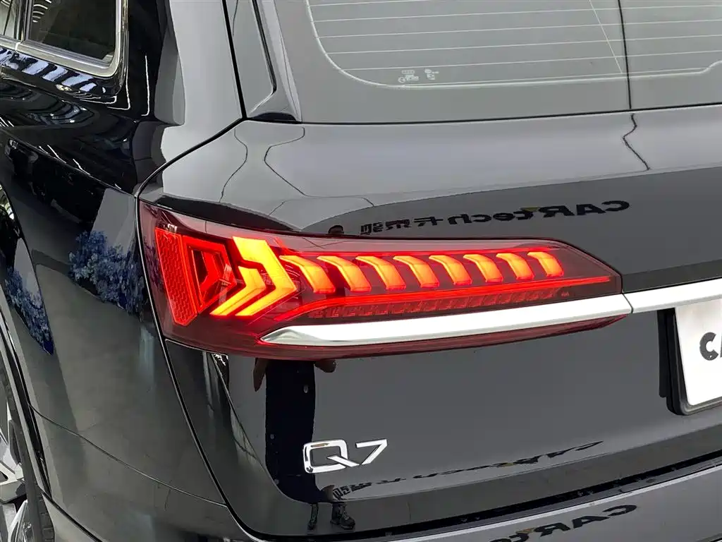 Audi Q7 2023 55 TFSI quattro S line Sport фото 12