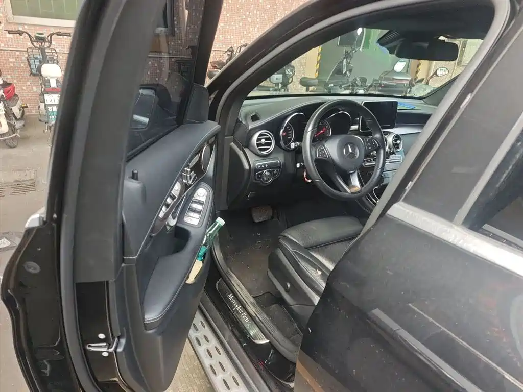 Mercedes-Benz GLC 2018 Facelift GLC 260 4MATIC Luxury фото 17