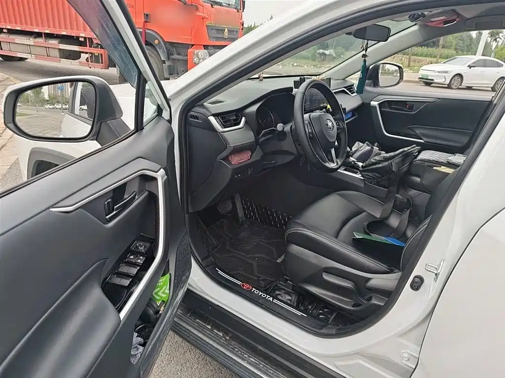 Toyota RAV4 Rongfang 2024 2.0L CVT FWD Urban Edition фото 12