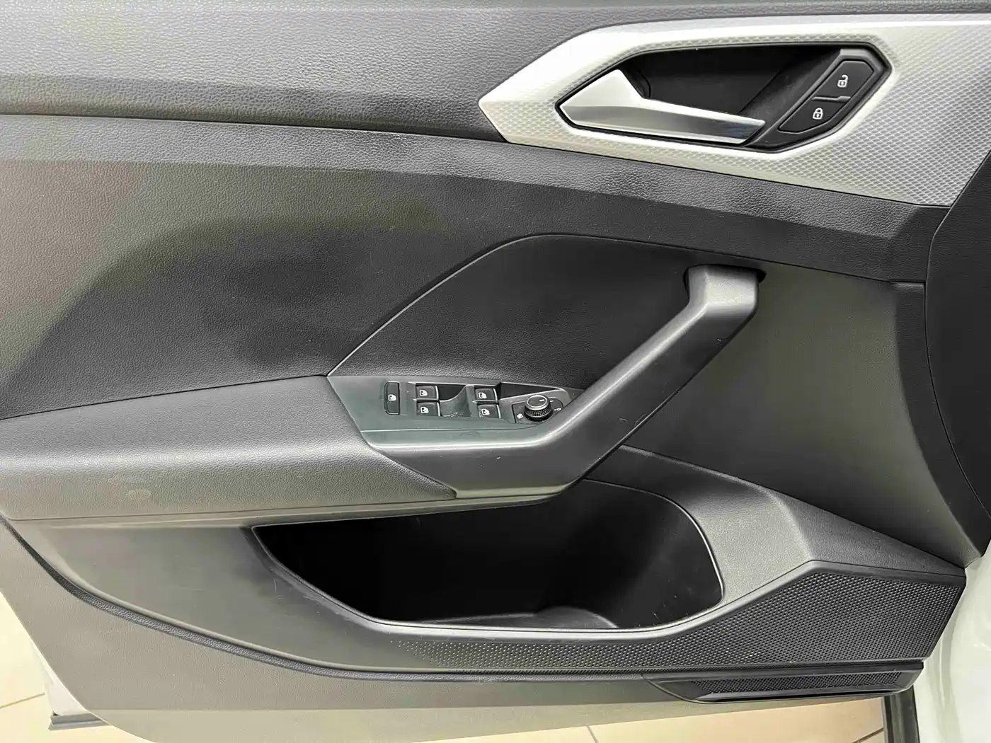 VOLKSWAGEN EXPLORING THE SHADOW