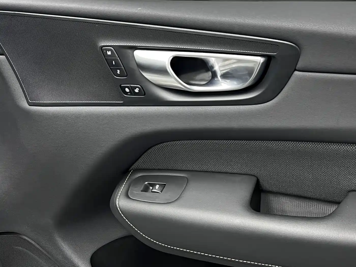 Фото 34 - Volvo XC60