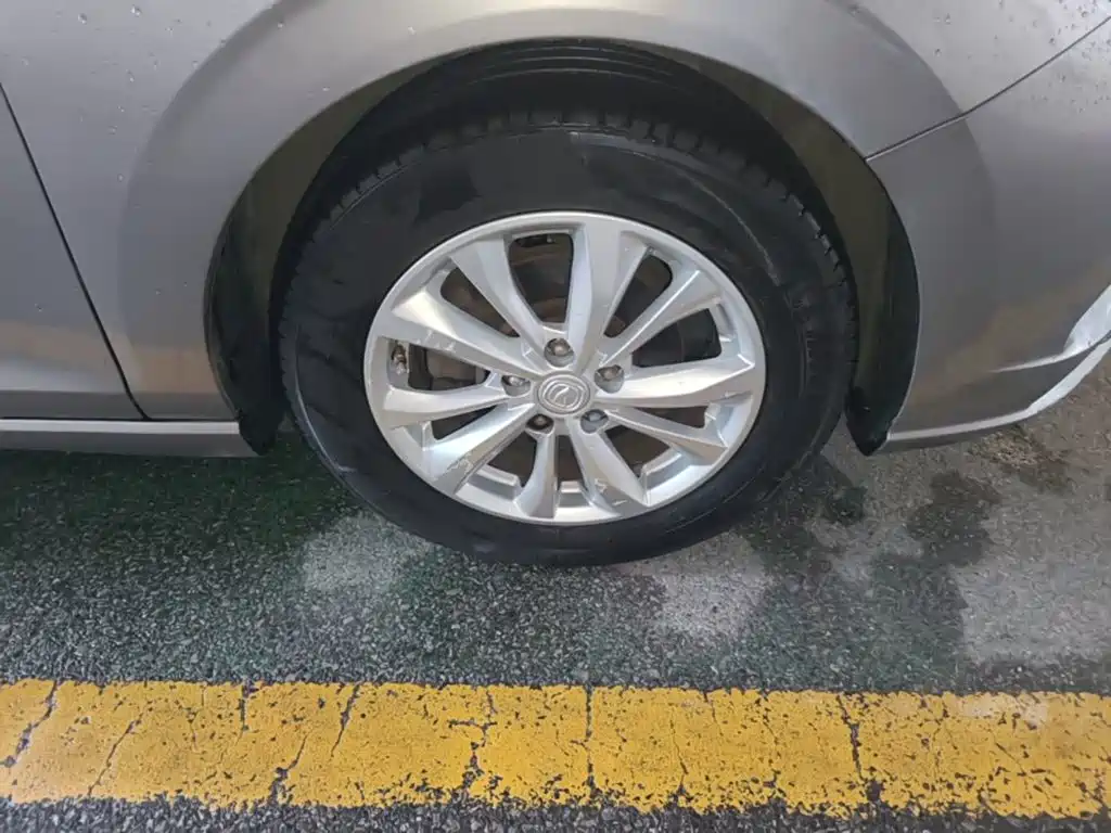 Фото 12 - Changan Eado